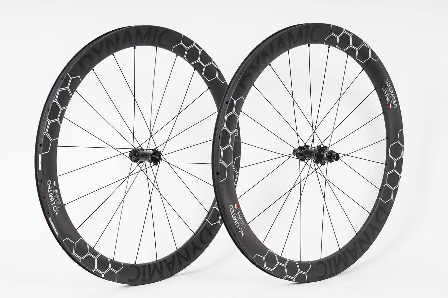The No Limited Dynamic 50 Disc wheels represent the pinnacle of innovation in cycling technology. These high-profile racing wheels incorporate the latest technological advancements, offering incredible lightness and aerodynamic stability, perfect for ambitious cyclists.