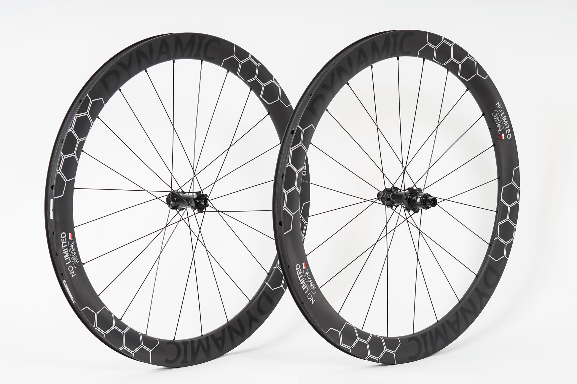 The No Limited Dynamic 50 Disc wheels represent the pinnacle of innovation in cycling technology. These high-profile racing wheels incorporate the latest technological advancements, offering incredible lightness and aerodynamic stability, perfect for ambitious cyclists.